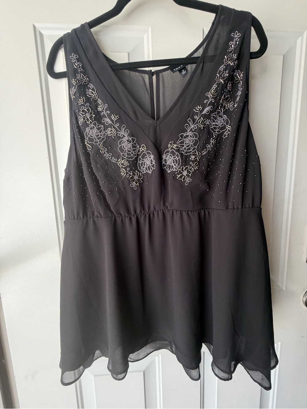 Torrid 2X Embellished Black V-Neck Women’s Top